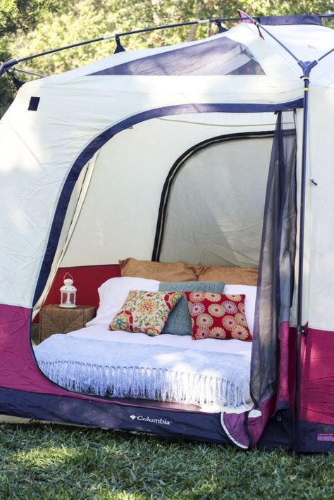 Save this for a variety of easy + creative DIY camping hacks that will make roughing it easier. These DIY projects that bring a little bit of home comfort to the outdoors and back woods. Turn a tent into a boudoir using an air mattress, create plenty of games to keep you occupied in your downtime and keep bugs away with non-toxic homemade mosquito repellent. No matter if you’re a first-time hiker or a veteran backpacker, these tricks are sure to come in handy on your next excursion. Camping Hacks With Kids, Camping Hack, Zelt Camping, Tenda Camping, Camping Diy, Camping 101, Camping Hacks Diy, Diy Camping, Camping Glamping