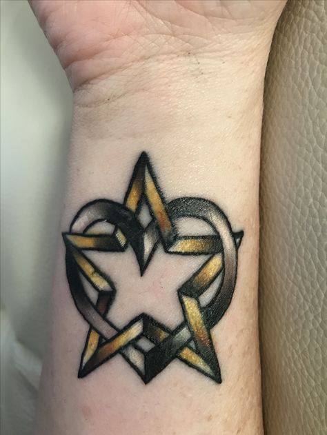 Tattoo that honors my son who is an active soldier in the army. My hero! Army Inspired Tattoos, Army Sister Tattoos, Army Mom Tattoos Sons, Army Tattoos For Women Military, Military Tattoos Women, Army Tattoo Ideas For Women, Army Mom Tattoos, Army Wife Tattoos, Mom Tattoo Ideas