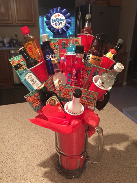 I made this for my boyfriends 21st birthday! Assorted nips, solo cup shot glasses and scratch tickets! So cute! Men’s 21st Birthday Present, 21st Birthday Alcohol Gift Ideas, 21 Birthday Present Ideas For Him, 21 Birthday Gifts For Guys, 21st Birthday Basket For Guys, Male 21st Birthday Ideas, 21 Birthday Gifts For Boyfriend, Boyfriend 21st Birthday Gift, 21st Birthday Ideas For Guys