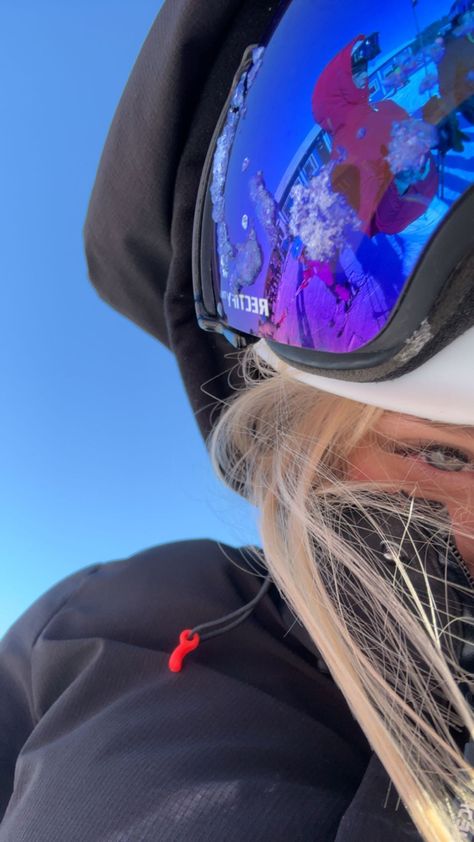 Skiing, Ski goggles, blonde hair, blue eyes Ski Goggles Aesthetic, Ski Bum Aesthetic, Ski Photoshoot, Snowboarding Fits, Goggles Aesthetic, Skiing Hairstyles, Ski Hair, Snowboarding Mountains, Skiing Goggles