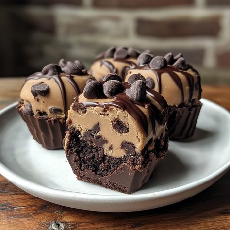 Chocolate Chip Cookie Dough Brownie Bombs 🍪🍫 Ingredients: For the Cookie Dough: 1/2 cup unsalted butter, softened 1/2 cup brown sugar 1/4 cup granulated sugar 2 tbsp milk 1 tsp vanilla extract 1 cup all-purpose flour (heat-treated) 1/2 cup mini chocolate chips For the Brownies: 1 box brownie mix 1/4 cup water 1/2 cup vegetable oil 2 large eggs For the Coating: 2 cups semi-sweet chocolate chips 1 tbsp vegetable oil Instructions: Make the Cookie Dough: In a bowl, beat butter, brown sugar, and g... Chocolate Chip Cookie Dough Brownies, Cookie Dough Cupcakes, Chocolate Deserts, Chocolate Cookie Dough, Chocolate Egg, Yummy Comfort Food, Delicious Snacks Recipes, Brownie Mix, Chocolate Chip Cookie Dough