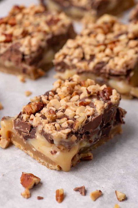 Macintosh Toffee Tarts, Shortbread Toffee Bars, Toffee Shortbread Bars, Shortbread Cookie Bars Recipes, Shortbread Toffee Cookie Bars, Recipes With Toffee Bits, Fall Bars Desserts, Shelf Stable Desserts, Toffee Dessert Recipes