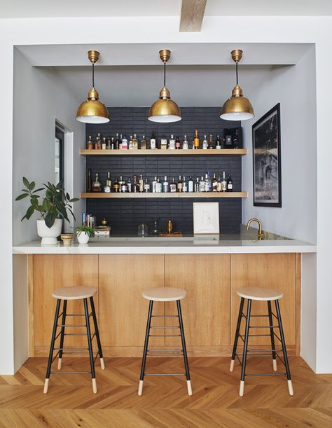 Chill Lounge, Coin Bar, Unique Kitchen Backsplash, Home Bar Rooms, Bar In Casa, Modern Home Bar, Home Bar Design, Indoor Bar, Home Bar Designs