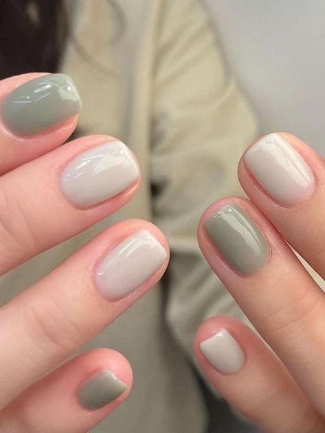 Sage Green Nails, Manicured Nails, Tato Henna, Minimal Nails Art, Hello Nails, Green Nail Designs, Subtle Nails, Simple Gel Nails, Minimal Nails