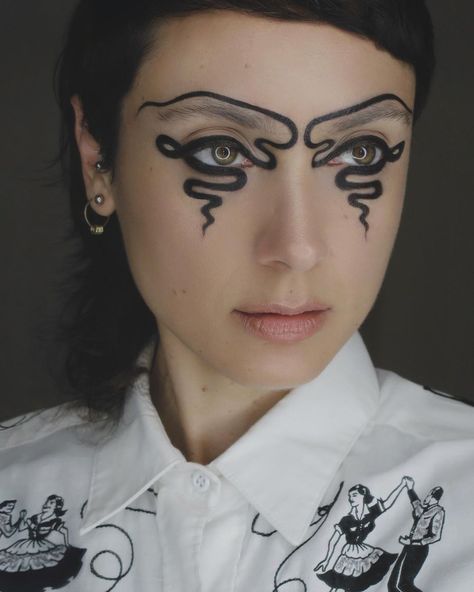 Snake Makeup, Beautiful Halloween Makeup, Face Charts, Makeup Face Charts, Graphic Eyeliner, Art Makeup, Graphic Liner, Gothic Makeup, Instagram Makeup