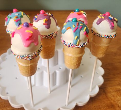 Cone Cake Pops, Make Ice Cream Cake, Ice Cream Cone Cake Pops, Cake Pop Boxes, Fun Cake Pops, Cupcake Ice Cream Cones, No Bake Cake Pops, Ice Cream Cake Pops, Cone Cake