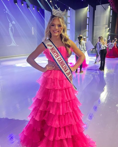 Middle School Pageant Dresses, High School Pageant Dresses, Western Wear Pageant Outfit, Pagent Dresses Teen, Pageant Girl Aesthetic, Pageant Makeup For Blondes, Junior Miss Pageant, Pageant Hairstyles, Pageant Aesthetic