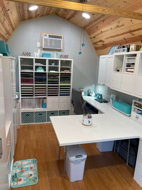 She Shed Craft Room, She Shed Interior, Office Craft Room Combo, Sewing Room Inspiration, Small Craft Rooms, Shed Interior, Craft Shed, Art Studio Room, Sewing Room Design