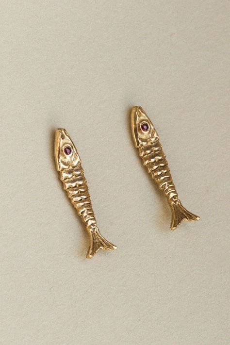 Weird Jewelry Gold, Gold Fish Earrings, Fish Earrings Gold, Fish Necklace Gold, Fish Earing, Sardine Earrings, Piercing Ideas Unique, Pisces Earrings, Pisces Necklace