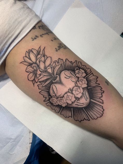 Tattoo uploaded by Sara La Tia | sacred heart tattoo by sara la tia #saralatia #sacredheart #heart #rose #flowers #illustrative | 1038652 | Tattoodo Sacred Heart Tattoo With Flowers, Sacred Heart Shoulder Tattoo, Sacred Heart With Flowers, Mexican Sacred Heart Tattoo, Sacred Heart Tattoo Women, Heart Tattoo Women, Immaculate Heart Of Mary Tattoo, Mexican Heart Tattoo, Sacred Heart Drawing