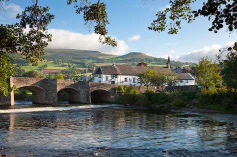 Walking festivals- Wales Uk Holiday, Visit Wales, Walking Holiday, England Trip, Uk Holidays, Scottish Islands, England And Scotland, Feels Like Home, Ideas Family