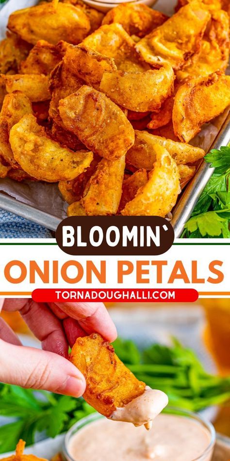 Blooming Onion Recipes, Onion Petals, Bloomin Onion, Dip Sauce, Appetizers Easy Finger Food, The Onion, Onion Recipes, Party Food Appetizers, Best Appetizers