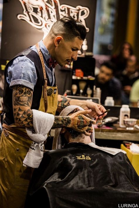 Barber Shop Pictures, Barber Shop Interior, Barber Man, Barber Apron, Barbershop Design, Barber Shop Decor, Vintage Barber, Its A Mans World, Corte De Cabelo Masculino