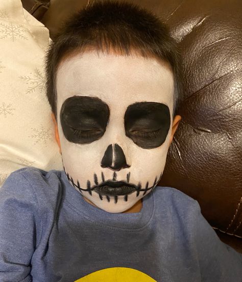 Halloween kids makeup Skeleton Makeup For Boys, Boys Halloween Makeup Kids, Halloween Easy Face Paint, Boy Makeup Halloween, Halloween Makeup Boys Easy, Halloween Makeup Ideas For Boys, Skeleton Makeup Easy Kids, Black Face Paint Ideas, Easy Skeleton Face Paint For Kids