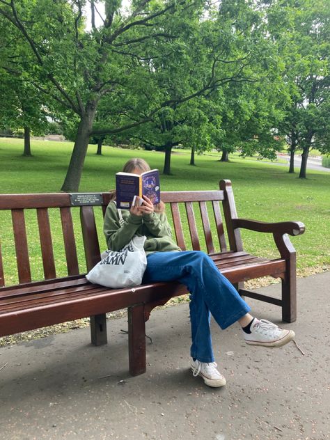 Park Bench Photoshoot, Reading At Park Aesthetic, Reading In Public, Studying Photoshoot, Park Reading, Park Bench Aesthetic, Reading In A Park Aesthetic, Outdoor Reading, Reading In The Park