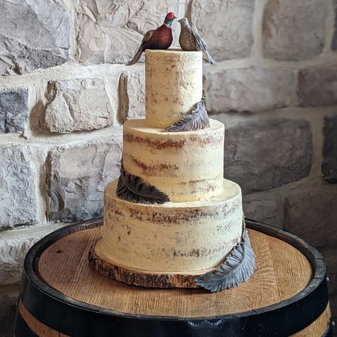 Pheasant Hunting Cake, Pheasant Feather Wedding, Pheasant Wedding, Feather Cake Topper, Lodge Reception, Feather Cake, Nature Cake, Wedding Cake Trends, Grooms Table