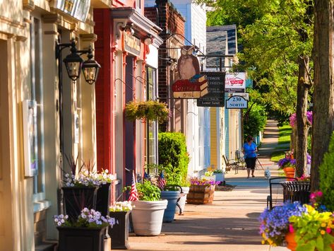 The most beautiful main street in every state - Insider Small Town Business Ideas, Small Town Romance, Rapid City, On The Road Again, City Travel, Beautiful Architecture, Historic Buildings, Tourist Destinations, Small Town