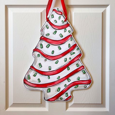 Christmas Tree Cake Door Hanger, Christmas Tree Door Decorations, Christmas Tree Door Hanger, Chinoiserie Christmas Tree, Hanger Christmas Tree, Chinoiserie Pumpkins, Sunflower Door Hanger, Chinoiserie Christmas, Dreaming Of A White Christmas