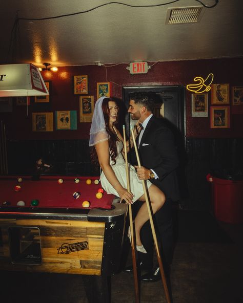 A Vegas wedding will never not be iconic, charming, and delightful 🎰🎲☎️🌠 Dive Bar Wedding Photos, Dive Bar Wedding Reception, Bar Couple Photoshoot, Dive Bar Engagement Photos, Dive Bar Wedding, Dive Bar Aesthetic, Las Vegas Wedding Dresses, Human Pose, Vegas Wedding Dress