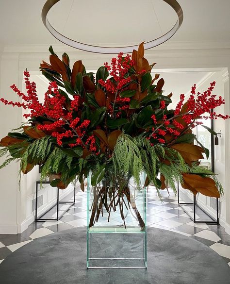 Modern Holiday Floral Arrangements, Modern Christmas Floral Arrangements, Floral Arrangements Winter, Flower Arrangements Winter, Christmas Greenery Arrangements, Holiday Flower Arrangements, Winter Flower Arrangements, Christmas Floral Designs, Holiday Floral Arrangements