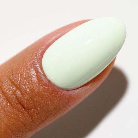 Some things are mint to be, like this cool-toned pale green polish, perfect for the forest nymph in you.Free Spirit Collection - Embrace your uniqueness with a kaleidoscope of colors. Express your vibrant vibe with head-turning neon yellows. Feeling playful? Energetic reds, greens, and oranges will join you in your escapades. Reveal your soft and sensitive side with creamy, dreamy pastels in every shade of the rainbow. Tones for all aspects of you — this collection has your individuality covered Nail Colours Green, Light Mint Green Nails, Pastel Mint Nails, Dnd Nail Polish, Rave Nails, Mint Green Nails, Mint Nails, Forest Nymph, Dnd Gel Polish