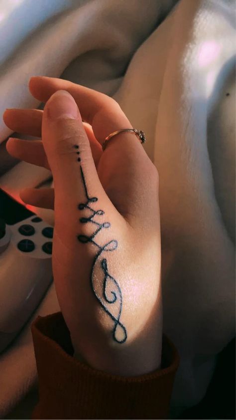 Finger Tattoo Ideas, Simple Hand Tattoos, Side Hand Tattoos, Thumb Tattoos, Tattoos Hand, Tattoo Finger, Finger Tattoo For Women, Cute Hand Tattoos, Hand And Finger Tattoos