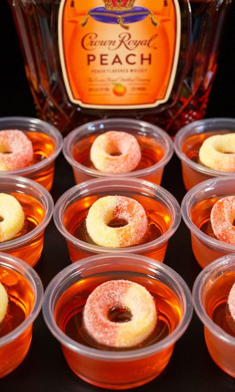 These easy peach jello shots are made with Peach Crown and peach gummy rings. Perfect for pre-gaming and girl's night! Wedding Jello Shots Ideas, Bridal Jello Shots, Crown Jello Shots, Princess Peach Drink, Red And White Jello Shots, Cranberry Jello Shots Thanksgiving, Simple Jello Shot Recipe, Game Day Jello Shots, Cute Shots Alcohol