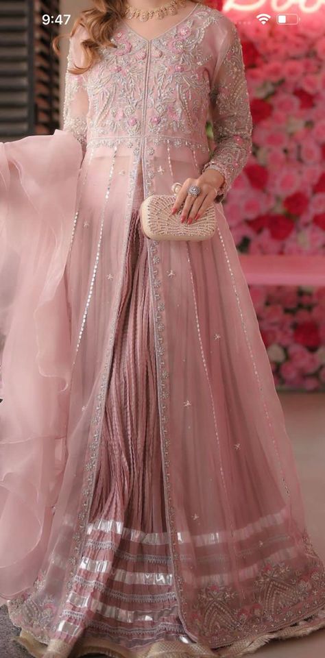 Style Outfits Summer, Summer Vibes Aesthetic, Aesthetic Summer Outfits, Shadi Dresses, Bridal Dresses Pakistan, Stylish Wedding Dresses, Womens Trendy Dresses, Pakistani Fancy Dresses, Beautiful Pakistani Dresses