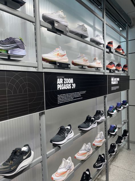 Nike Retail Design, Nike Store Aesthetic, Nike London, Nike Retail, Shoe Store Design, Studio Live, Retail Store Interior, Studio Living, Retail Store Design