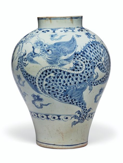 Antique Chinese Porcelain, Ancient Chinese Pottery, Ming Dynasty Pottery, Dragon Pottery, Chinese Dynasty, China Vase, Joseon Dynasty, Chinese Pottery, Porcelain Pottery