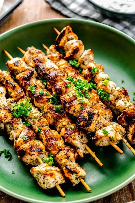 Grilled Chicken Dinner, Greek Chicken Souvlaki, Souvlaki Recipe, Salad Appetizer Cups, Chicken Souvlaki, Greek Seasoning, Table For Two, Greek Dishes, Food Chicken