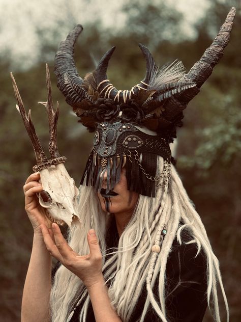 Pagan Witch Headdress, Shaman Woman Costume, Viking Festival Outfit, Viking Witch Aesthetic, Witchy Belt, Seer Costume, Pagan Witch Costume, Taurus Costume, Priestess Headdress