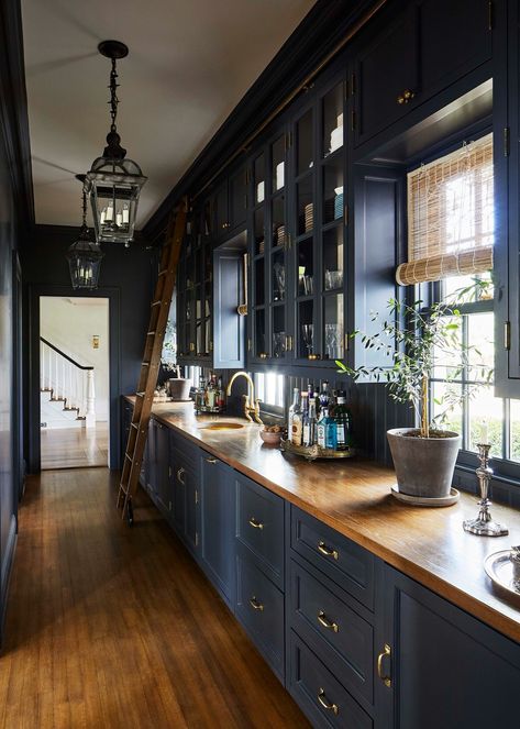 Visit a Restored 19th-Century Farmhouse in Bedford, New York – Frederic Magazine Greek Revival Kitchen, Bathroom Niche Ideas, Frederic Magazine, Bathroom Lighting Inspiration, 19th Century Aesthetic, Bedford New York, Bathroom Niche, Century Farmhouse, Shower Niche