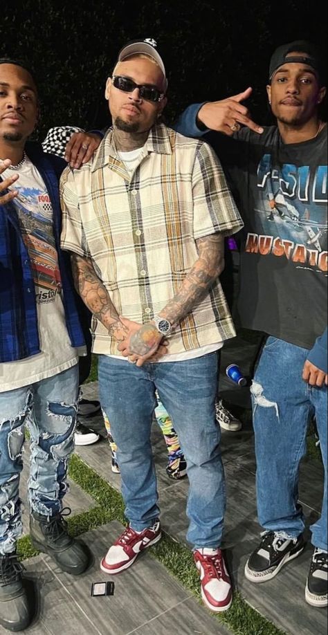 Chris Brown And Rihanna, Outfits For Teenage Guys, Chris Brown Outfits, Chris Brown Style, Skate Fits, Brown Outfits, Breezy Chris Brown, Streetwear Fits, Outfits Hombre