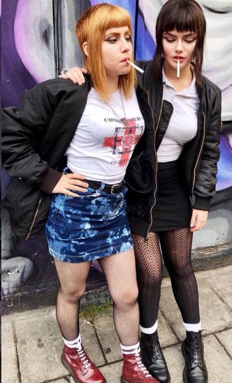 Skinhead girls #skinheadbird #skinbyrd #skinchicks #Chelsea #skinhead #skins #fredperry Rude Aesthetic, Mod Fashion Women, Chelsea Haircut, Skinhead Fashion, Skinhead Girl, Rude Girl, Ska Punk, Nina Hagen, Punk Culture