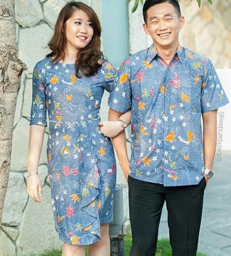 Couple batik Brown Couple, Batik Sarimbit, Model Dress Batik, Birthday Dinner Outfit, Family Dress, Fashion Birthday, Batik Blouse, Batik Kebaya, Batik Couple