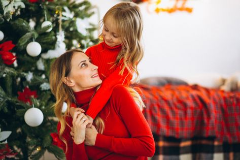 Mother With Daughter, Big Christmas Gifts, Christmas Tumblr, Mommy Daughter Pictures, Daughter Pictures, Christmas Alone, Christmas Poses, Christmas Family Photoshoot, About Mother