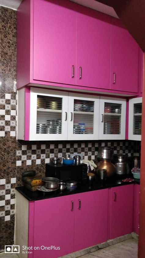 Kitchen Cubbords Colours, Kichan Tail Design, Kichan Farnichar Design, Pink Cupboard, Interior Design Kitchen Contemporary, Simple Kitchen Design, Modern Cupboard Design, Kitchen Modular, Kitchen Cupboard Designs