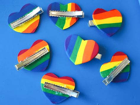 Fimo, Heart Hair Clips, Rainbow Accessories, Rainbow Diy, Pride Jewellery, Diy Rainbow, Pride Day, Rainbow Crafts, Rainbow Gift