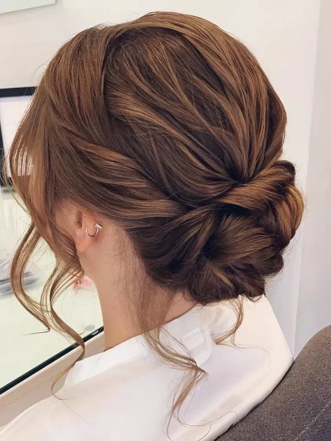 Romantic loose bun Wedding Hairstyles For Fine Hair With Veil, Loose Updo Medium Length Hair, Romantic Loose Bun, Bride Updo Hairstyles With Headband, Classic Bride Hair, Wedding Updo Low Bun, Wedding Makeup Brown Hair, Bride Up Do, Bridesmaid Hairstyles Medium Length Updo