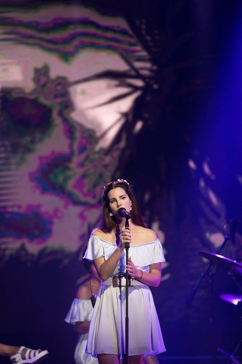 Lana Del Rey performing at the Monaco Red Cross Gala in Monte Carlo, July 23rd, 2016 Lana Del Rey, Lana Del Rey Performing, Love Lana Del Rey, Lana Del Rey Wallpaper, Lana Del Rey Outfits, Lana Del Rey Concert, Sugar Mommy, Queen Goddess, Lana Del Rey Love