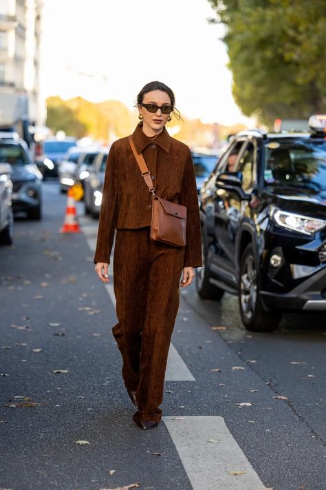 The Street Style From PFW Will Convince You to Invest in A Statement Coat Corduroy Pants Outfit, Celana Fashion, Corduroy Pants Women, Statement Coat, Corduroy Blazer, Pant Trends, Warm Weather Outfits, Corduroy Jacket, Denim Trends