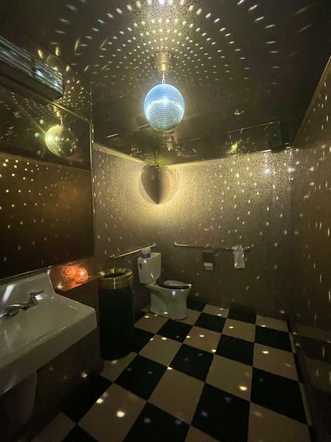 Crazy Apartment Decor, Modern Goth Interior, Cool Bar Bathrooms, Mood Bathroom, Disco House Aesthetic, Party Bathroom, Rockstar House, Crystal Bathroom Aesthetic, Rockstar Home Decor