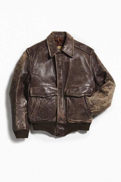 Capsule Wardrobe Minimal, Vintage Jacket Men, Sleek Outfit, Urban Outfitters Men, Mary Kate Olsen, Vintage Leather Jacket, Distressed Leather, Leather Jacket Men, Elegant Outfit