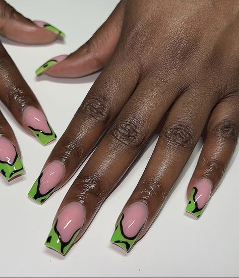 Green And Black Nails, Indian Nails, Fake Nails White, Short Nail Manicure, Acrylic Toe Nails, Squoval Nails, Short Fake Nails, Edgy Nails, Girly Acrylic Nails