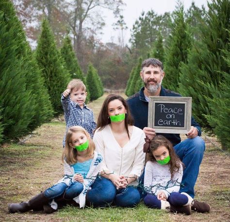 28 Awesome Pics To Make Your Day - Funny Gallery Awkward Family Christmas, Funny Xmas Cards, Family Christmas Pictures, Kids Night, Christmas Family Photos, Funny Family, Funny Xmas, Memes Humor, Peace On Earth