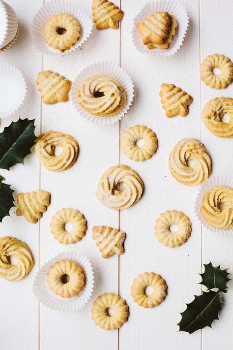 Vegan Danish, Vegan Christmas Treats, Vegan Holiday Desserts, Burrito Vegan, Vegan Shortbread Cookies, Danish Cookies, Vegan Xmas, Vegan Shortbread, Vegan Christmas Cookies