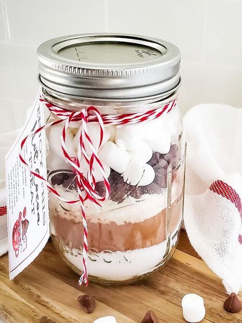 Mason Jar Mixes, Hot Chocolate In A Jar, Spicy Hot Chocolate, Hot Cocoa Mix Recipe, Chocolate Jar, Mix In A Jar, Hot Chocolate Mix Recipe, Homemade Hot Chocolate Mix, Homemade Hot Cocoa