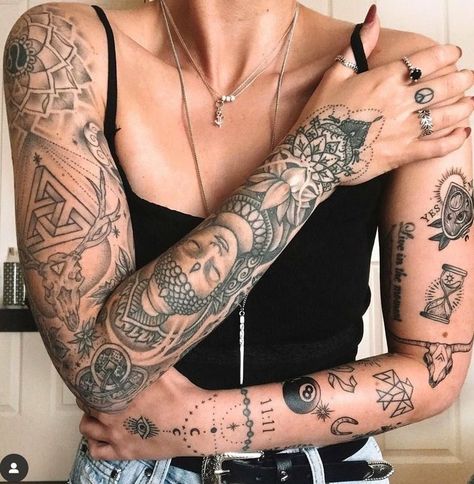 Tattoo Old School, Buddha Tattoo Sleeve, Many Tattoos, Tattooed Models, Buddha Tattoo Design, Buddha Tattoos, Inspiration Tattoos, Forearm Tattoo Women, Arm Sleeve Tattoos