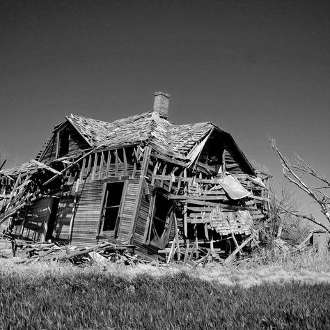 Dilapidated Buildings, Dark Folklore, Creepy Old Houses, Woodcut Printing, Abandoned Warehouse, Wooden Cabins, House Drawing, Wooden Beams, Abandoned Buildings